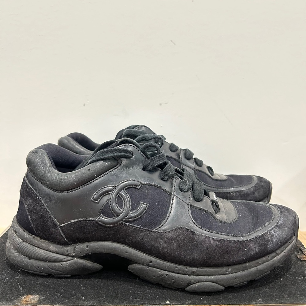 Chanel size 35.5 Interlocking CC Logo Leather Sneakers
